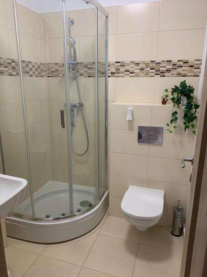 Apartament cu 3 camere semidecomandat în Băneasa