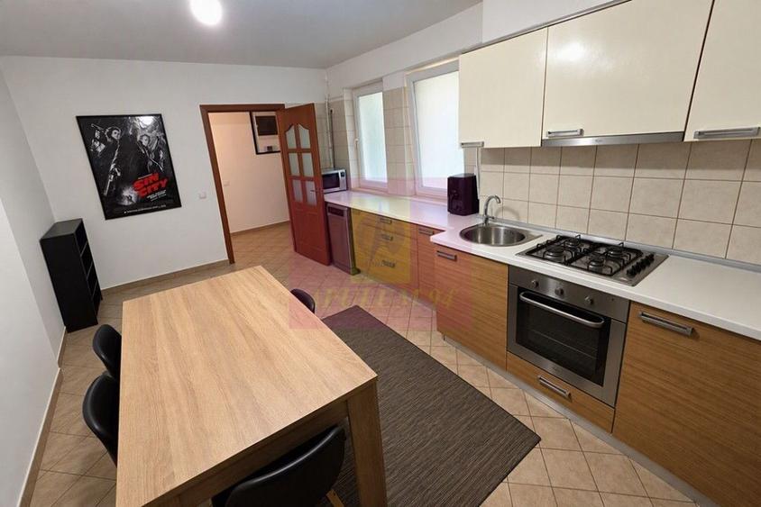 Apartament cu 4 camere decomandat, mobilat în Decebal