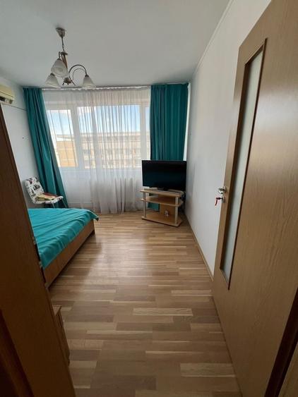 Apartament cu 3 camere semidecomandat, mobilat în Iancului