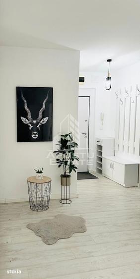 Apartament cu 3 camere semidecomandat, mobilat în Aradului