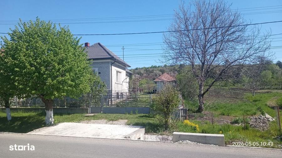 Casă cu 4 camere cu Teren 2200 Mp în Șieu