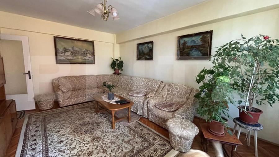 Apartament cu 4 camere decomandat în Dacia
