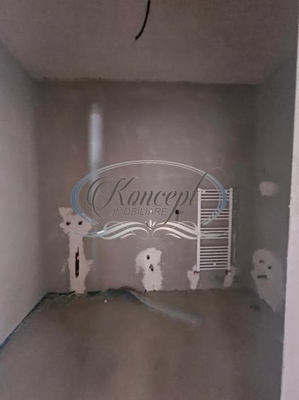Apartament cu 3 camere semidecomandat în Florești