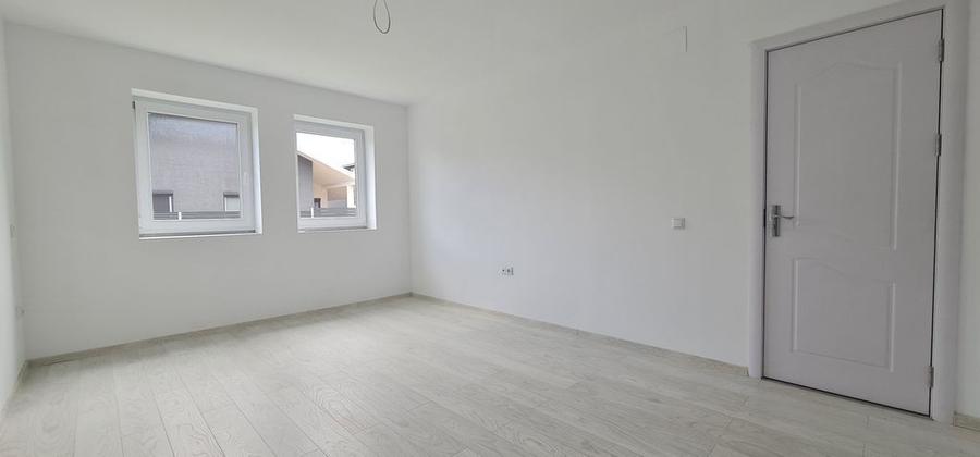 Casă cu 4 camere cu Canalizare în Tărlungeni