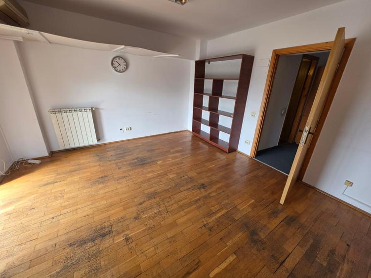Apartament cu 6 camere decomandat în Alba Iulia