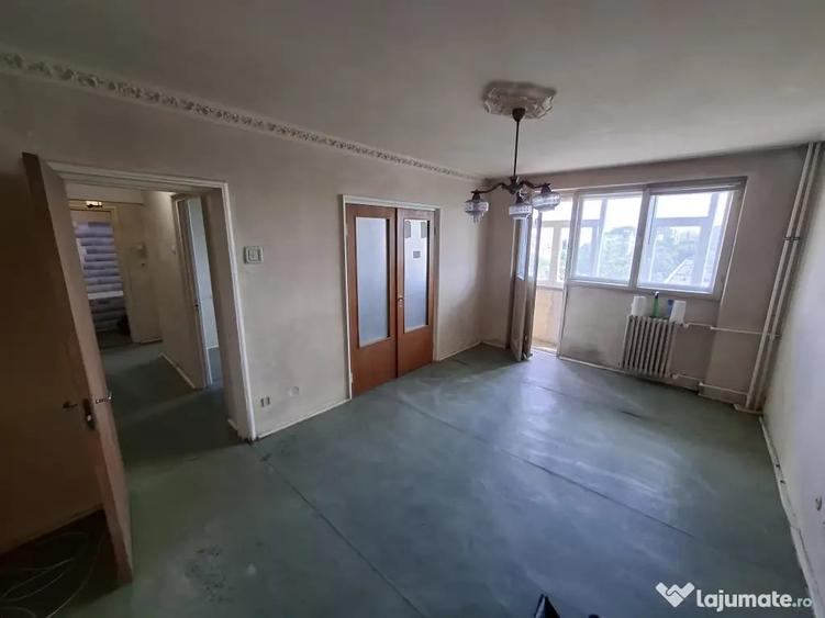 Apartament cu 3 camere decomandat în Drumul Taberei