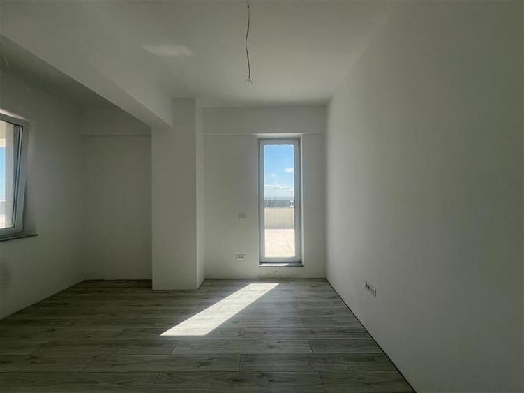 Penthouse cu 4 camere decomandat în Galata