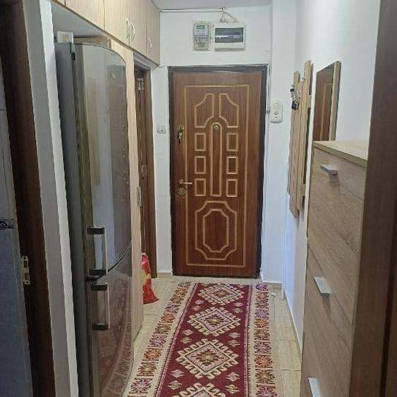Apartament cu 3 camere semidecomandat în Tomis Nord