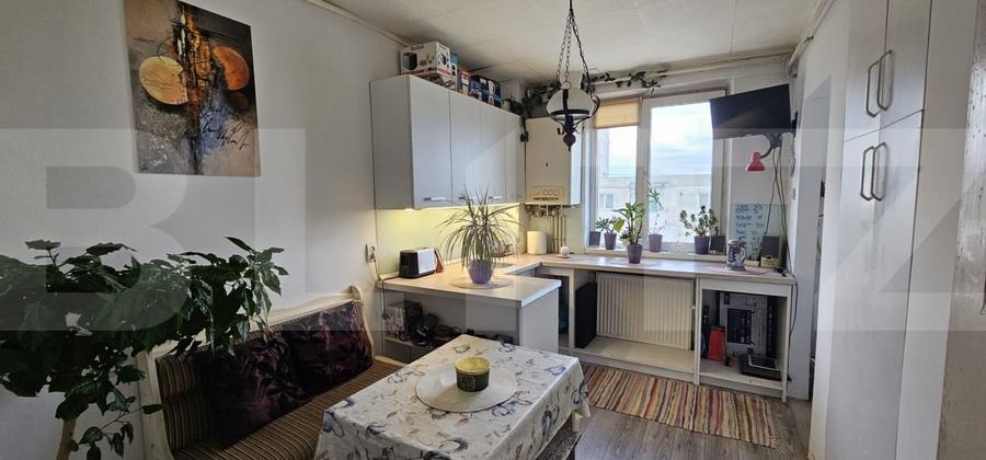 Apartament cu 4 camere semidecomandat, mobilat în Ciucului
