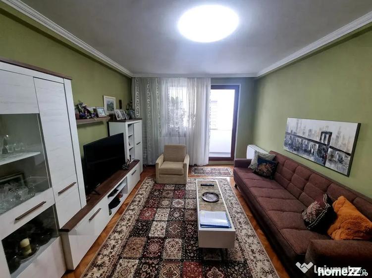 Apartament cu 3 camere semidecomandat în Peninsula