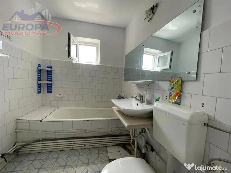 Apartament cu 4 camere decomandat în Central