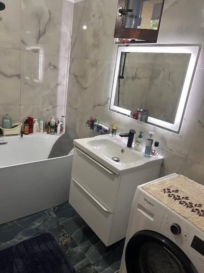 Casă individuală cu 5 camere cu Canalizare în Roșu