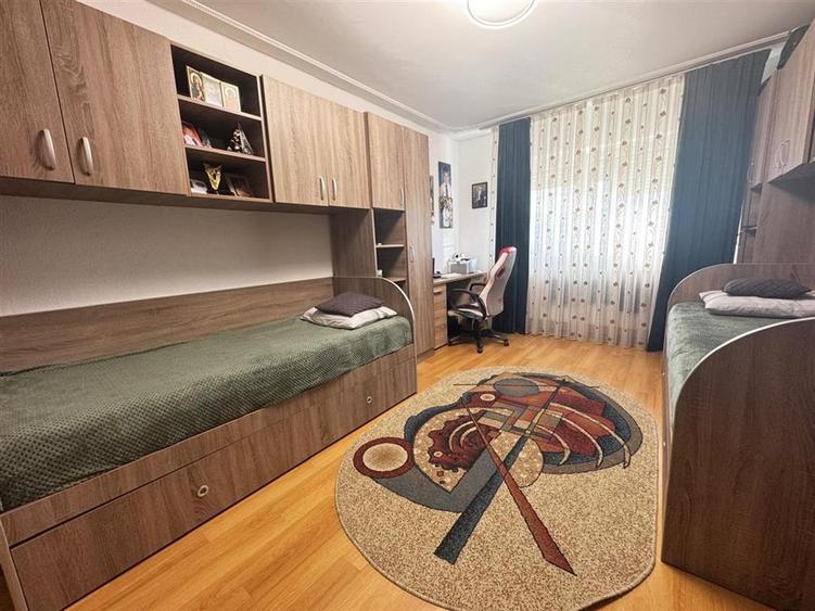 Apartament cu 2 camere decomandat în Vasile Aaron