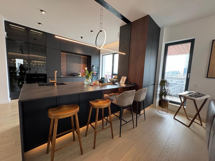 Apartament cu 3 camere decomandat în Aviației
