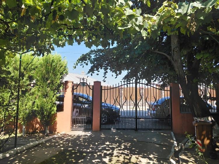 Casă individuală cu 3 camere cu Canalizare în Blejoi