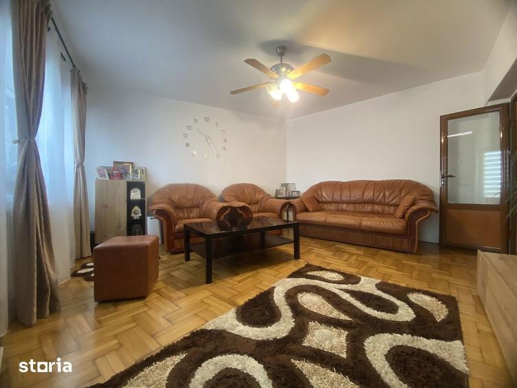 Apartament cu 3 camere decomandat în Micro 11