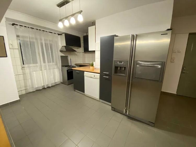 Apartament cu 2 camere semidecomandat, mobilat în Unirii