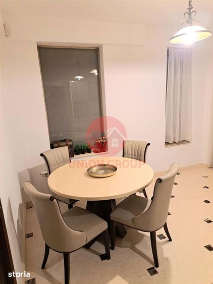 Casă cu 10 camere cu Teren 394 Mp în Central