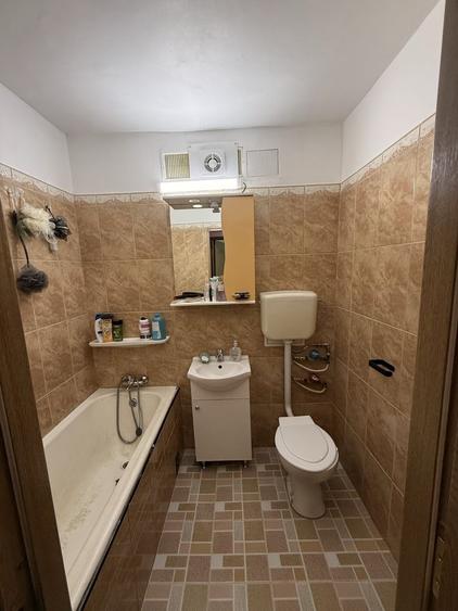 Apartament cu 3 camere decomandat în Negru Vodă