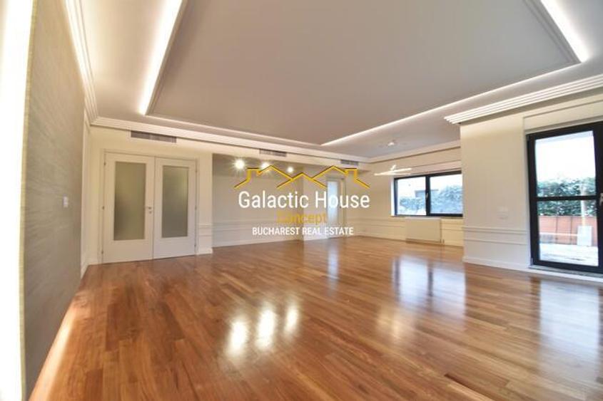 Apartament cu 4 camere decomandat, mobilat în Central