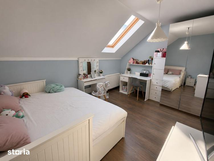 Casă cu 7 camere cu Teren 400 Mp în Central