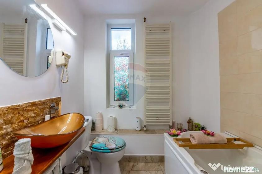 Casă cu 7 camere cu Teren 504 Mp în 16 Februarie