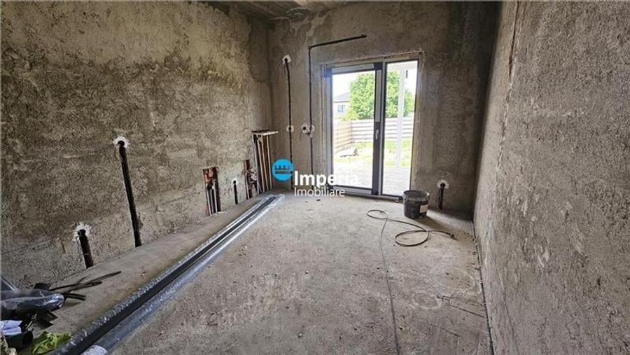 Casă individuală cu 4 camere cu Teren 471 Mp în Bucium