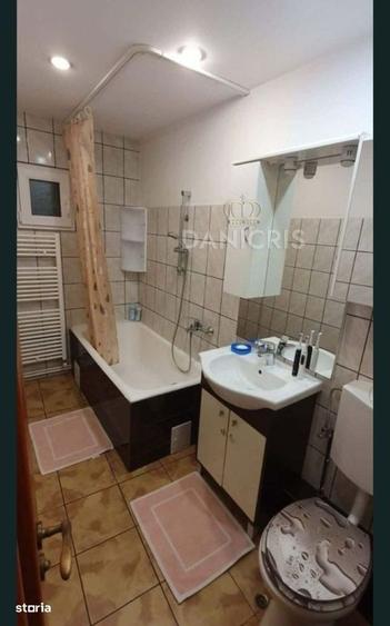 Apartament cu 3 camere decomandat în Km 4 — fotografia 1