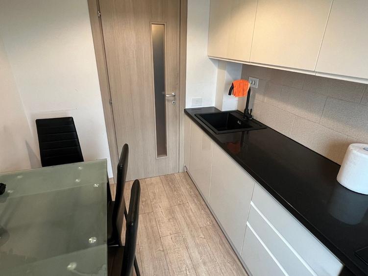 Apartament cu 3 camere decomandat în Nicolina