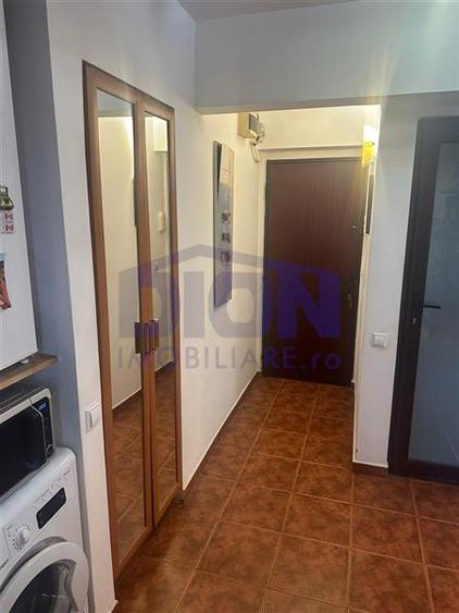 Apartament cu 2 camere semidecomandat, mobilat în Batistei