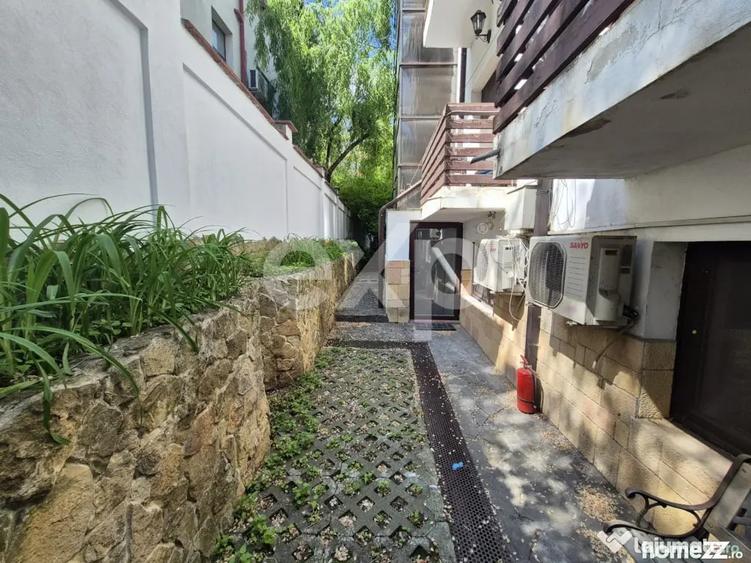 Apartament cu 3 camere semidecomandat în Lacul Tei