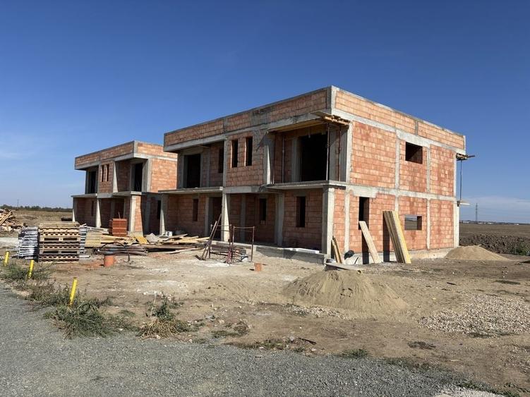 Casă cu 4 camere în Covaci