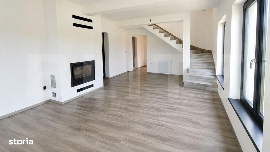 Casă cu 4 camere decomandat în Vânători
