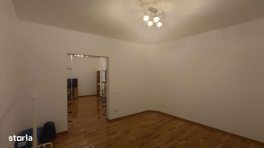Casă cu 4 camere cu Teren 239.7 Mp în Dorobanți