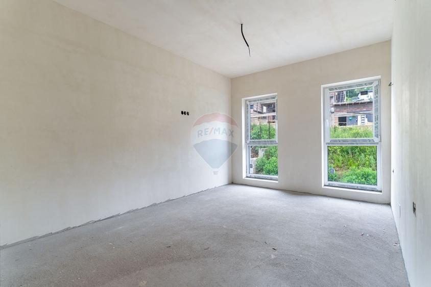 Duplex cu 4 camere cu Teren 346 Mp în Florești