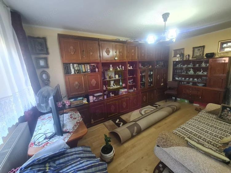 Apartament cu 3 camere decomandat în Câmpina