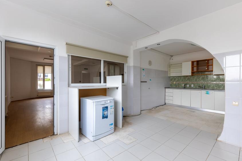 Duplex cu 12 camere cu Canalizare în Băneasa