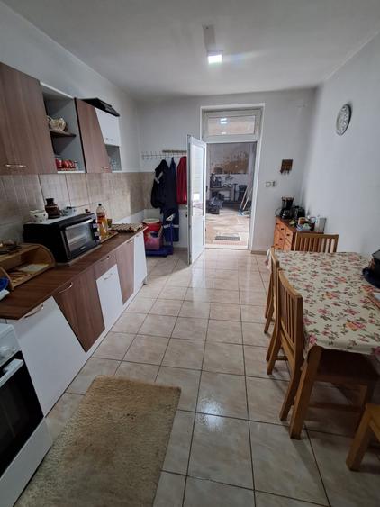 Casă individuală cu 7 camere cu Canalizare în Variaș