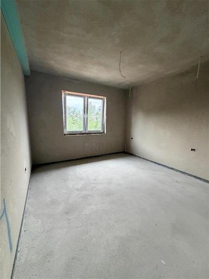 Duplex cu 5 camere cu Canalizare în Moșnița Nouă