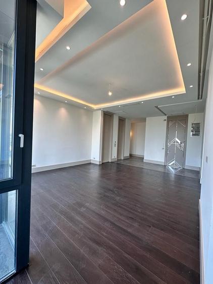 Penthouse cu 4 camere decomandat în Barbu Văcărescu