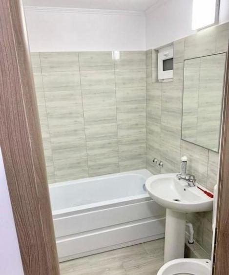 Apartament cu 3 camere decomandat în Drumul Taberei