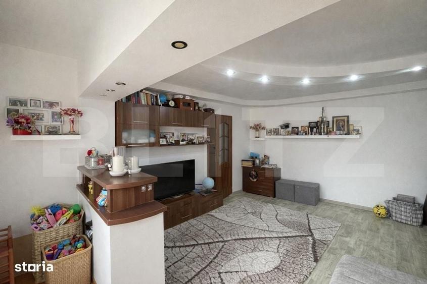 Apartament cu 3 camere semidecomandat, mobilat în Rovine