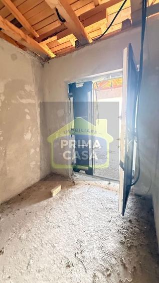 Casă individuală cu 3 camere cu Teren 1678 Mp în Est