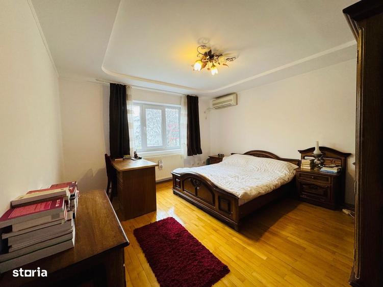 Casă cu 6 camere cu Teren 242 Mp în Viilor
