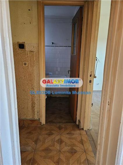 Apartament cu 3 camere semidecomandat în Micro 6