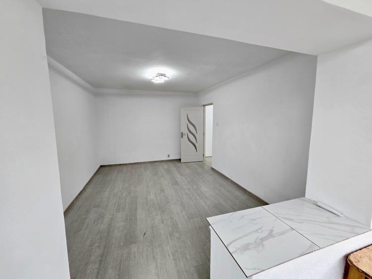 Apartament cu 2 camere decomandat în Nicolina