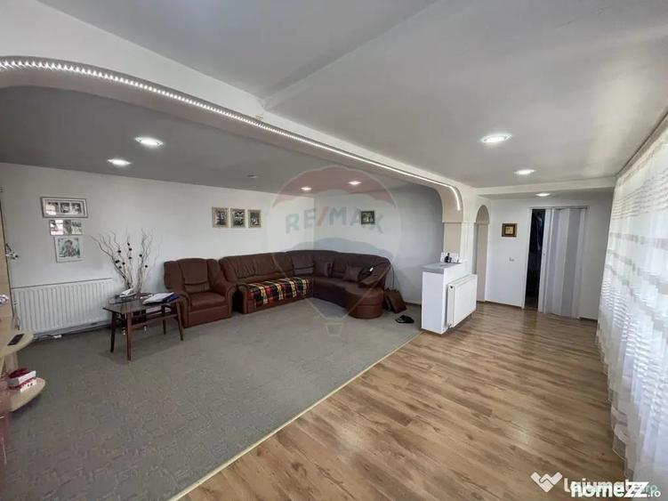 Casă cu 3 camere cu Teren 900 Mp în Roșioara