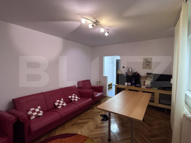 Apartament cu 2 camere semidecomandat, mobilat în Cina