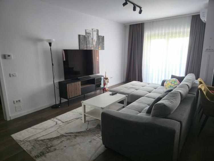 Apartament cu 3 camere decomandat în Exterior Vest