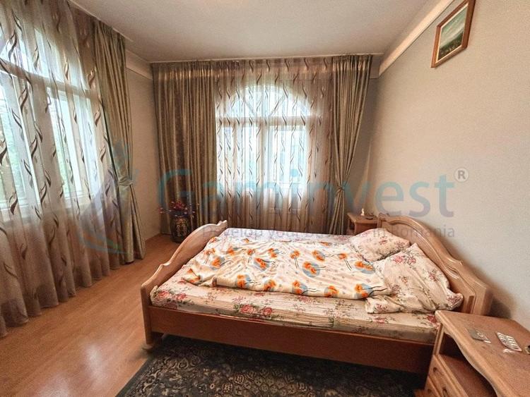 Casă individuală cu 7 camere cu Canalizare în Sânmartin